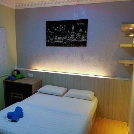 SleepRest @ Golden Prima Hotel Batam Kamer foto